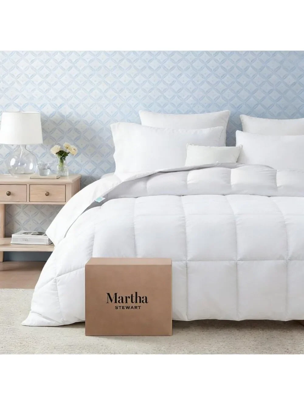 Luxury White Goose Down Comforter - Queen Size, Soft Fiber Fill, Cozy Bedding
